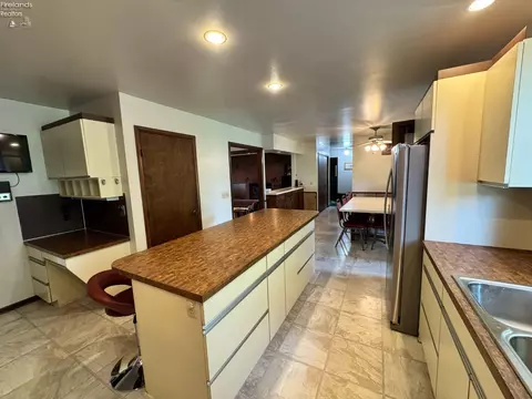Kitchen - 3202 Stoneway E Dr, Sandusky, OH 44870 photo 7 of 12