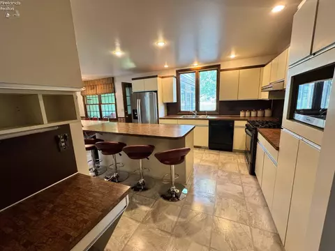 Kitchen - 3202 Stoneway E Dr, Sandusky, OH 44870 photo 2 of 12