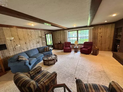 Living - 3202 Stoneway E Dr, Sandusky, OH 44870 photo 1 of 4