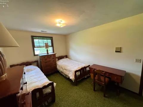 Bedroom - 3202 Stoneway E Dr, Sandusky, OH 44870 photo 9 of 10