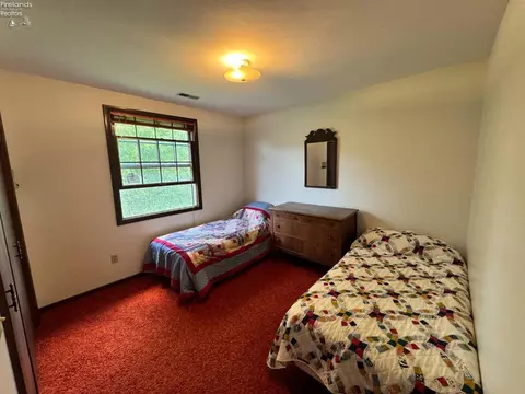 Bedroom - 3202 Stoneway E Dr, Sandusky, OH 44870 photo 6 of 10