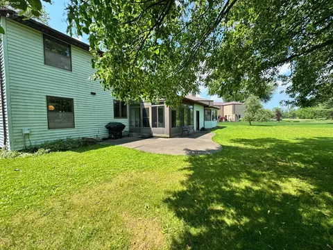 Exterior - 3202 Stoneway E Dr, Sandusky, OH 44870 photo 4 of 9