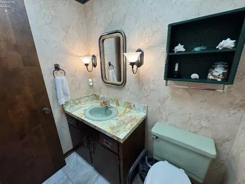 Bath - 3202 Stoneway E Dr, Sandusky, OH 44870 photo 1 of 3