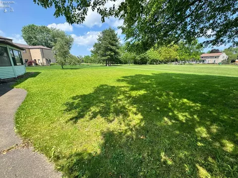 Exterior - 3202 Stoneway E Dr, Sandusky, OH 44870 photo 5 of 9