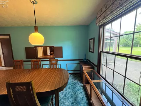 Dining - 3202 Stoneway E Dr, Sandusky, OH 44870 photo 3 of 8