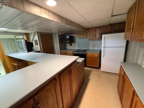 Kitchen - 3202 Stoneway E Dr, Sandusky, OH 44870 photo 10 of 12