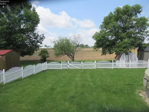 912 Armstrong St, Willard, OH 44890 photo 6