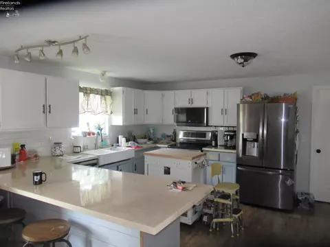 912 Armstrong St, Willard, OH 44890 photo 4