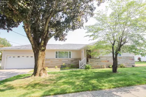 317 Albina Dr, Bellevue, OH 44811
