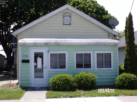 1216 Depot St, Sandusky, OH 44870