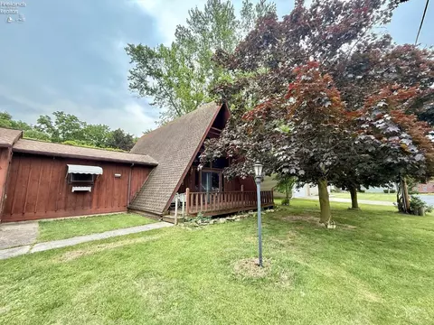 2365 S Linda Dr, Marblehead, OH 43440