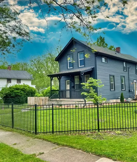 62 Locust St, Oberlin, OH 44074
