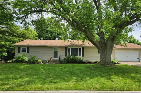410 Meadow Ln, Sandusky, OH 44870
