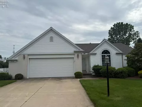4506 Woodridge Dr, Sandusky, OH 44870