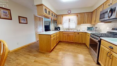 2 Timothy Ave, Willard, OH 44890 photo 15