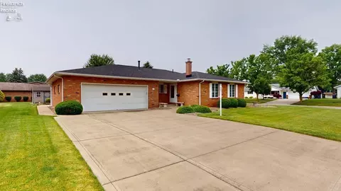 2 Timothy Ave, Willard, OH 44890 photo 2