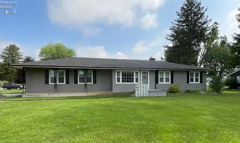 400 Guernsey Dr, Fremont, OH 43420