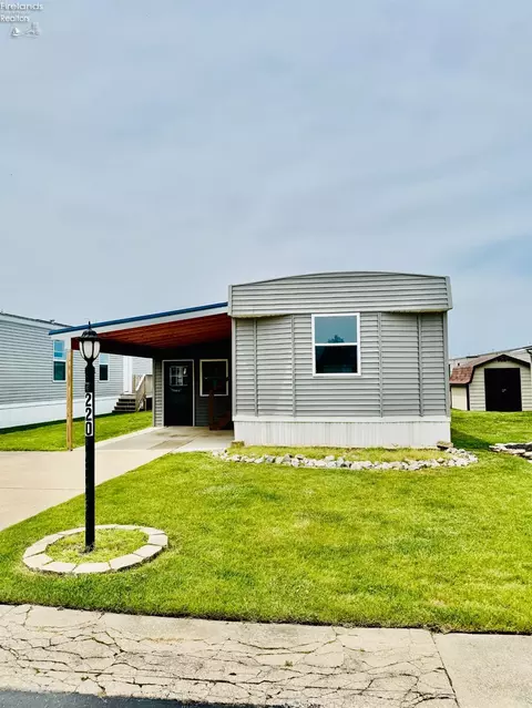 220 Rathbun Dr, Marblehead, OH 43440