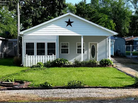 8048 E Mary Ln, Marblehead, OH 43440