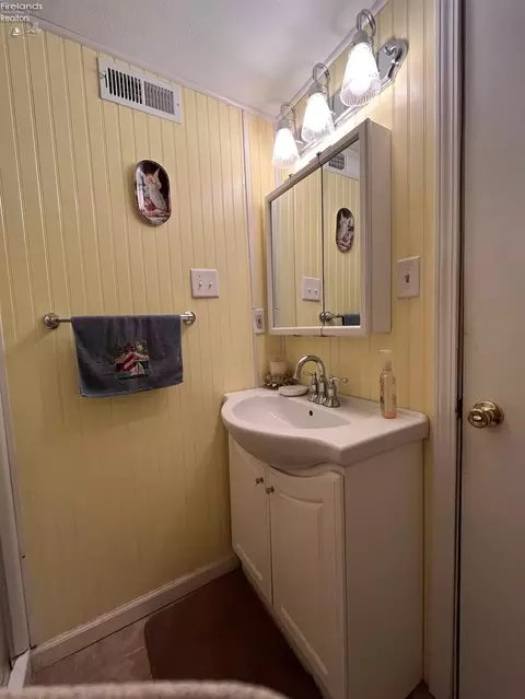 8048 E Mary Ln, Marblehead, OH 43440 photo 23