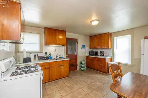 409 Gulf Rd, Elyria, OH 44035 photo 7