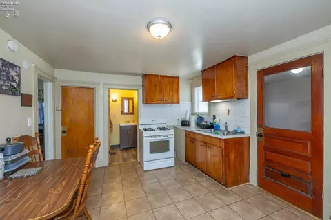 409 Gulf Rd, Elyria, OH 44035 photo 4