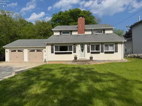 103 N Hidden Beach Rd, Marblehead, OH 43440