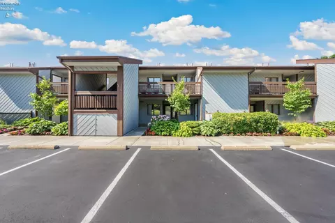 3238 N Marina View Dr, Port Clinton, OH 43452