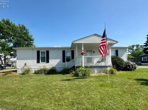 178 N Compass Dr, Vermilion, OH 44089