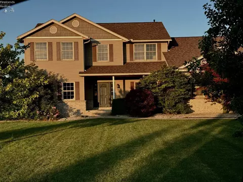 1891 S Sanbay Dr, Port Clinton, OH 43452