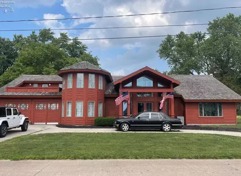 1614 Willow Dr, Sandusky, OH 44870