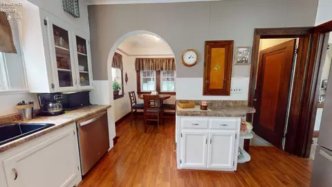 Kitchen - 528 Maplewood St, Willard, OH 44890 photo 2 of 4