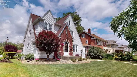 528 Maplewood St, Willard, OH 44890