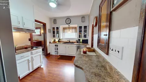 Kitchen - 528 Maplewood St, Willard, OH 44890 photo 1 of 4