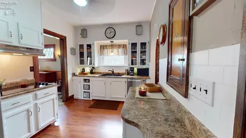 Kitchen - 528 Maplewood St, Willard, OH 44890 photo 4 of 4