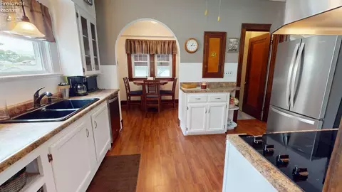 Kitchen - 528 Maplewood St, Willard, OH 44890 photo 3 of 4
