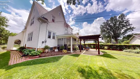 Exterior - 528 Maplewood St, Willard, OH 44890 photo 3 of 9