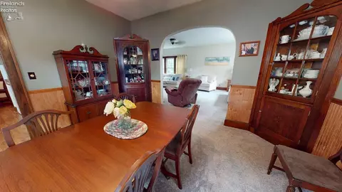 Dining - 528 Maplewood St, Willard, OH 44890 photo 3 of 4