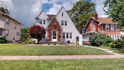 Exterior - 528 Maplewood St, Willard, OH 44890 photo 2 of 9