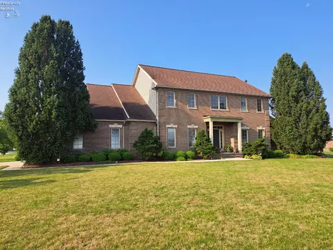 263 Saint Paul Dr, Fremont, OH 43420