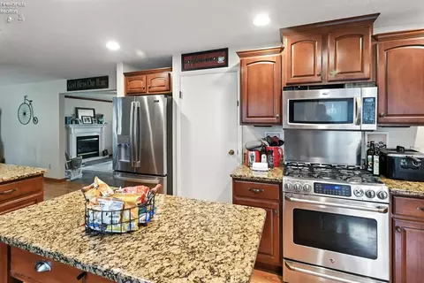 226 E Howard St, Willard, OH 44890 photo 7