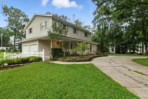 226 E Howard St, Willard, OH 44890 photo 2