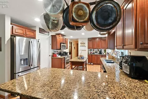 226 E Howard St, Willard, OH 44890 photo 6