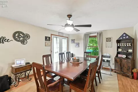 226 E Howard St, Willard, OH 44890 photo 8