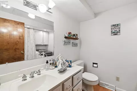 226 E Howard St, Willard, OH 44890 photo 15
