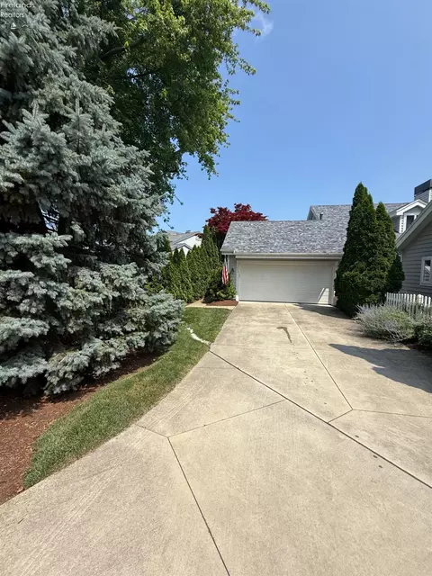 1144 By The Shrs #A, Huron, OH 44839