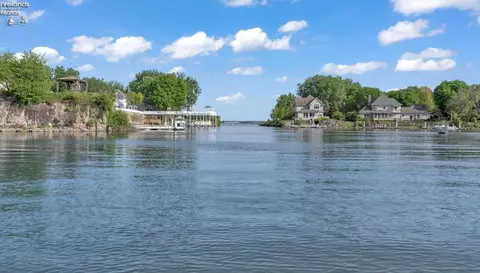 3926 E Baycliffs Dr, Marblehead, OH 43440 photo 3