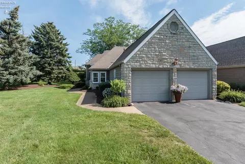 1403 Julianne Cir, Sandusky, OH 44870