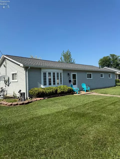 1109 E 3rd St, Port Clinton, OH 43452