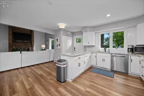 Kitchen - 3905 Hilltop Dr, Huron, OH 44839 photo 3 of 4
